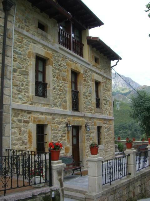 Apartamentos Rurales La Husteriza Ruenes Exterior photo